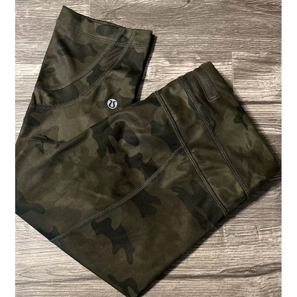 Lululemon Run: Inspire Crop ll Luxtreme SZ 4 Savasana Camo Fatigue Green W6B70S